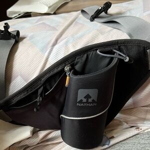 Preloved Nathan Black gray gender neutral adjustable hydration Belt
